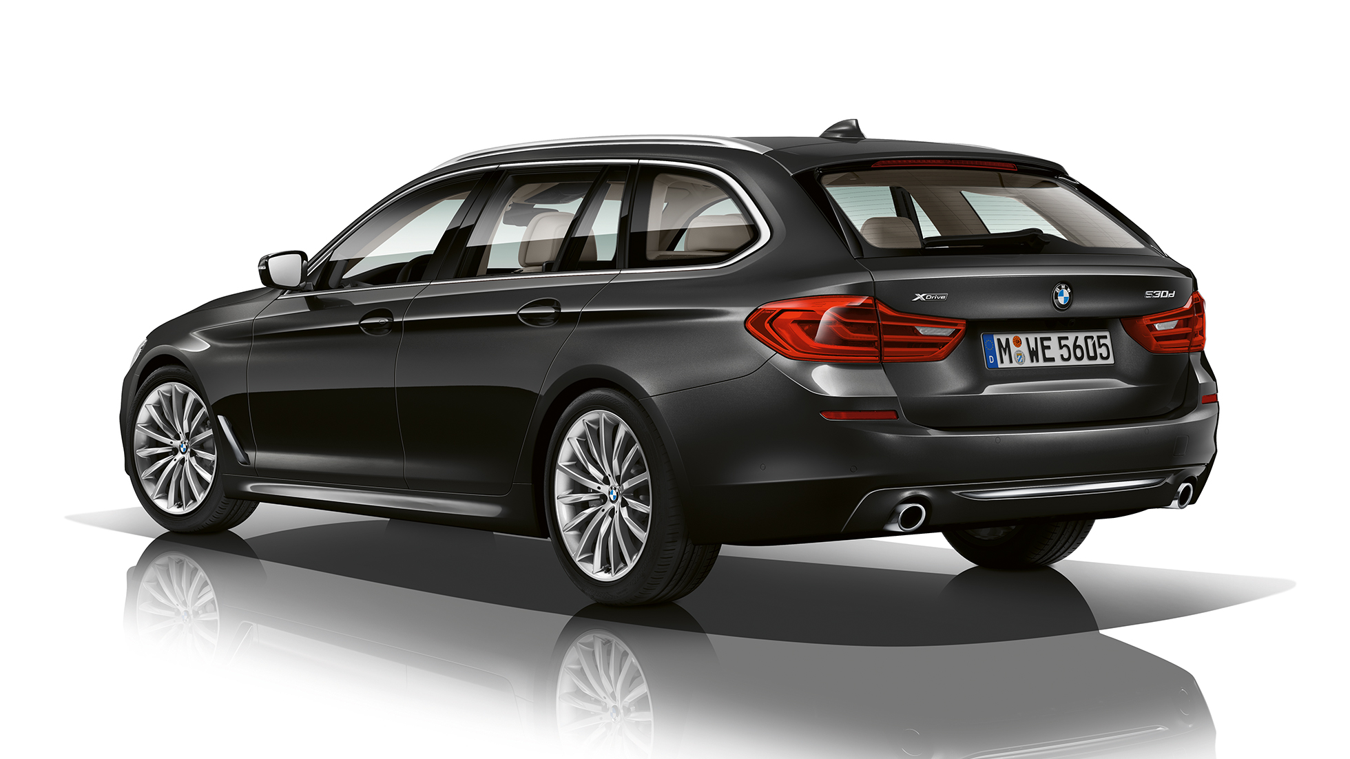 Versione Luxury Vista posteriore a tre quarti BMW Serie 5 Touring Versione Luxury BMW Serie 5 Touring 540i xDrive Touring G31 Sophisto Grey brilliant effect metallizzato Vista posteriore a tre quarti