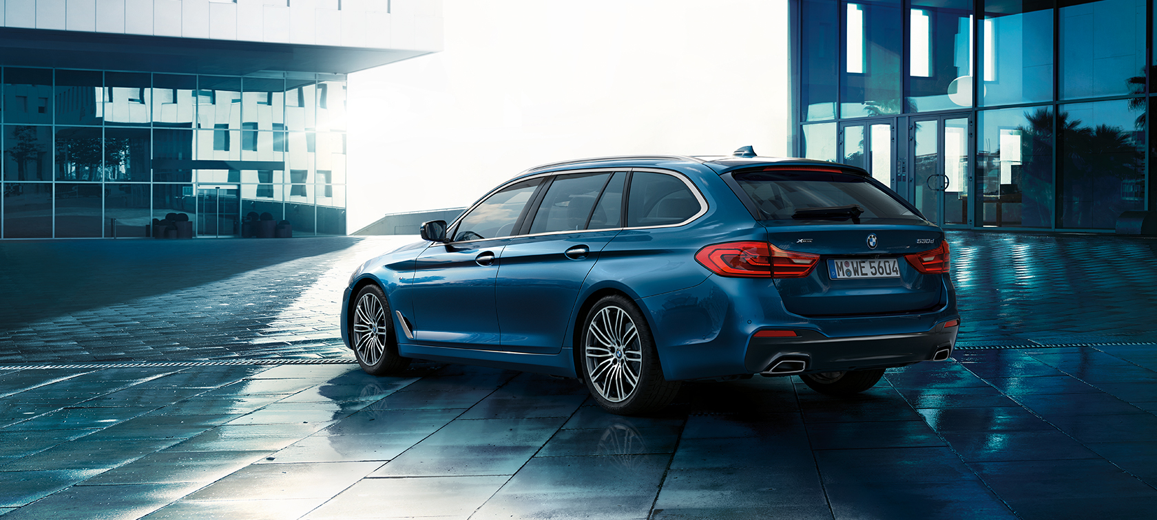 Comfort BMW Serie 5 Touring Comfort BMW Serie 5 Touring 530d xDrive Touring G31 Vista posteriore a tre quarti