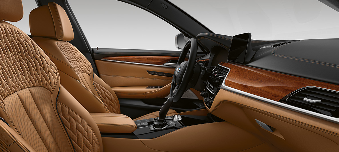 Pelle full della BMW Serie 5 Touring G31 Individual, interni Pelle full della BMW Serie 5 Touring Individual G31 Facelift 2020, interni, cockpit