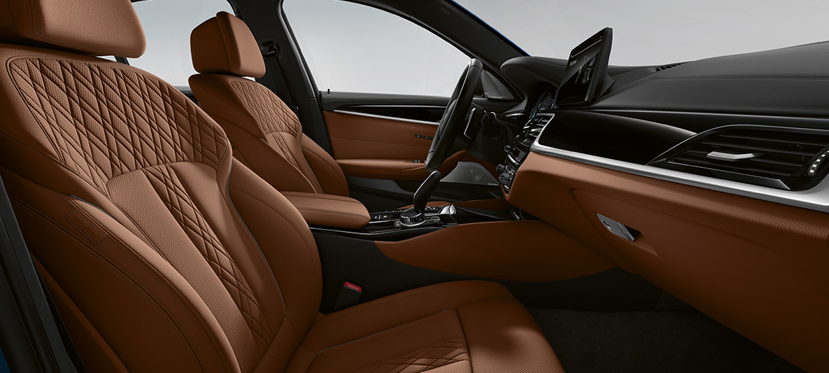 Pelle full della BMW Serie 5 Touring G31 Individual, interni Pelle full della BMW Serie 5 Touring Individual G31 Facelift 2020, interni, cockpit