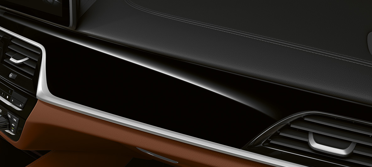 Modanature interne della BMW Serie 5 Touring G31 Individual, interni Modanature interne della BMW Serie 5 Touring Individual G31 Facelift 2020 interni, cockpit