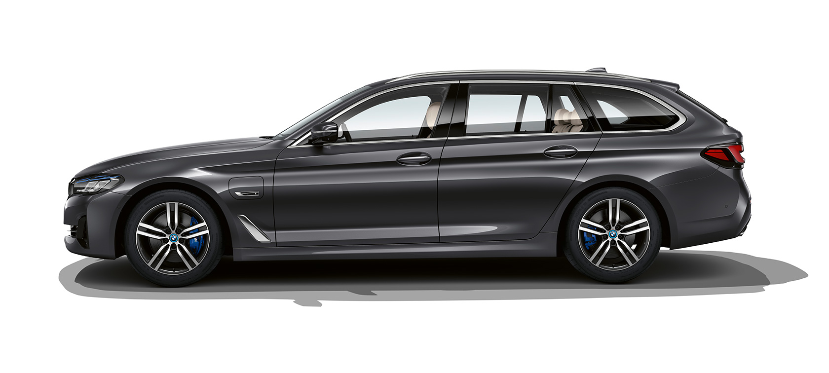 BMW Serie 5 Touring G31 da ferma BMW Serie 5 Touring G31 Facelift 2020, vista laterale da ferma