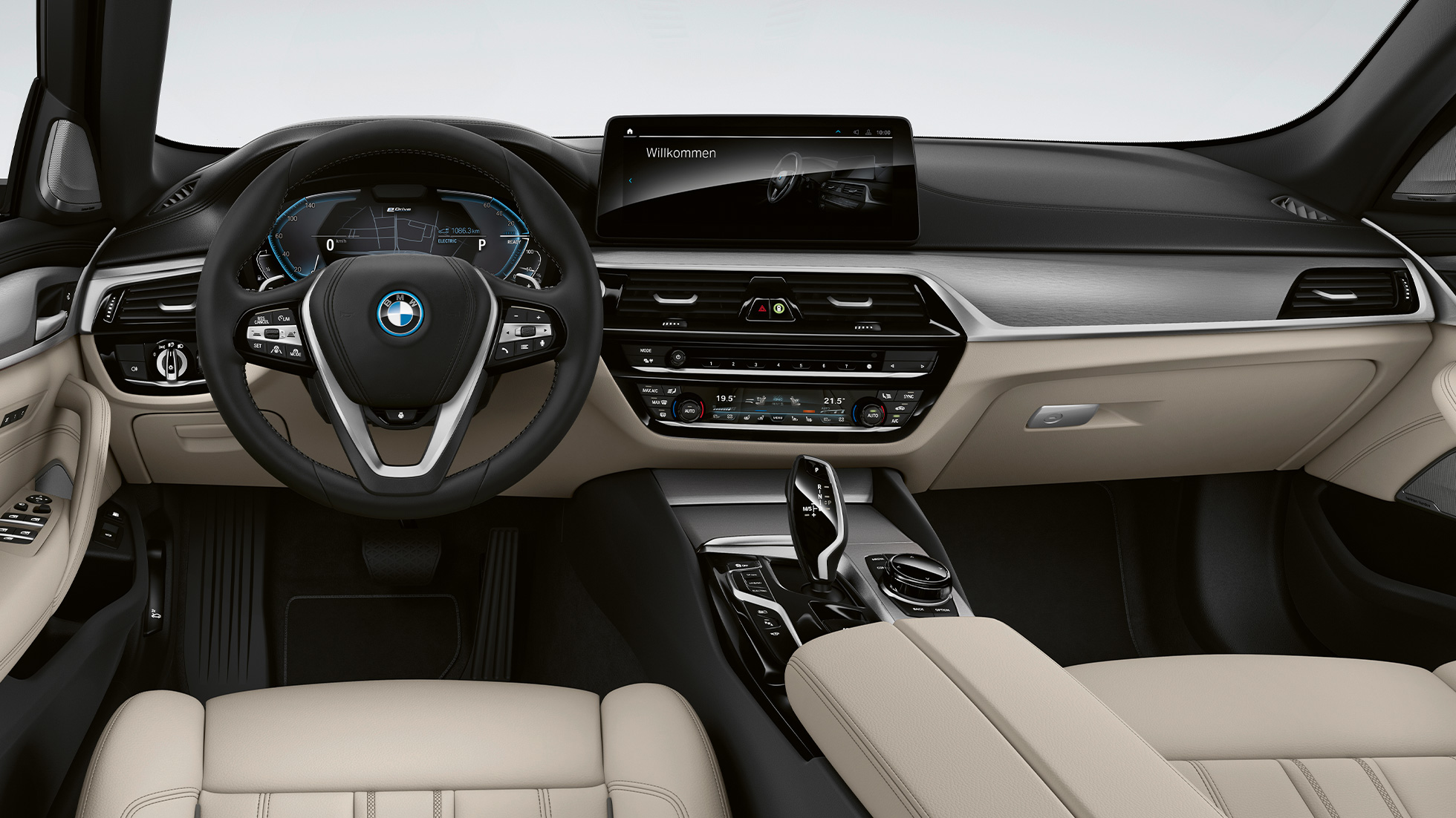 Cockpit della BMW Serie 5 Touring G31, allestimento base Cockpit della BMW Serie 5 Touring 530i G31 2020 allestimento base pelle Dakota Ivory White con cuciture Exclusive e cadenino a contrasto, interni