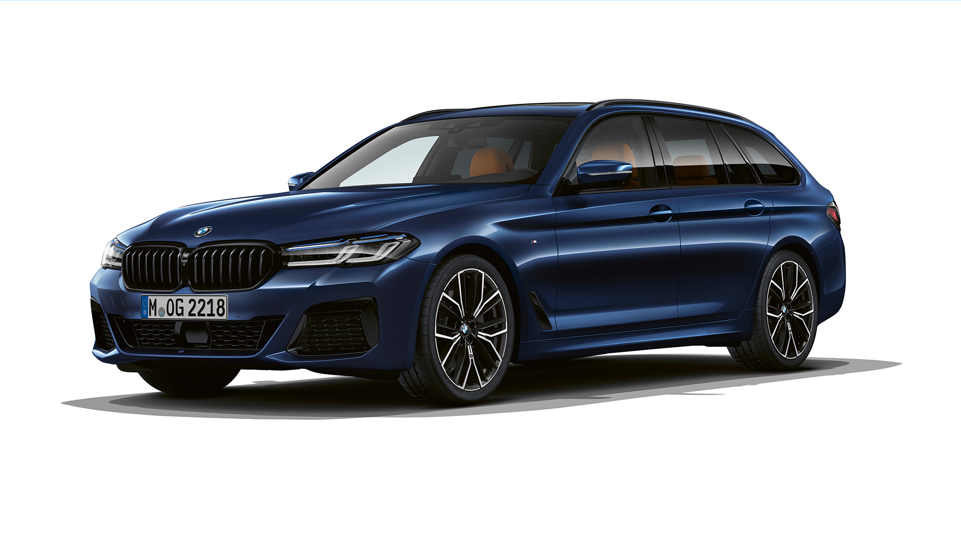 BMW Serie 5 Touring G31 pacchetto sportivo M, frontale BMW Serie 5 Touring 530e G31 2020 pacchetto sportivo M in Tanzanite Blue II metallizzato, vista anteriore a tre quarti