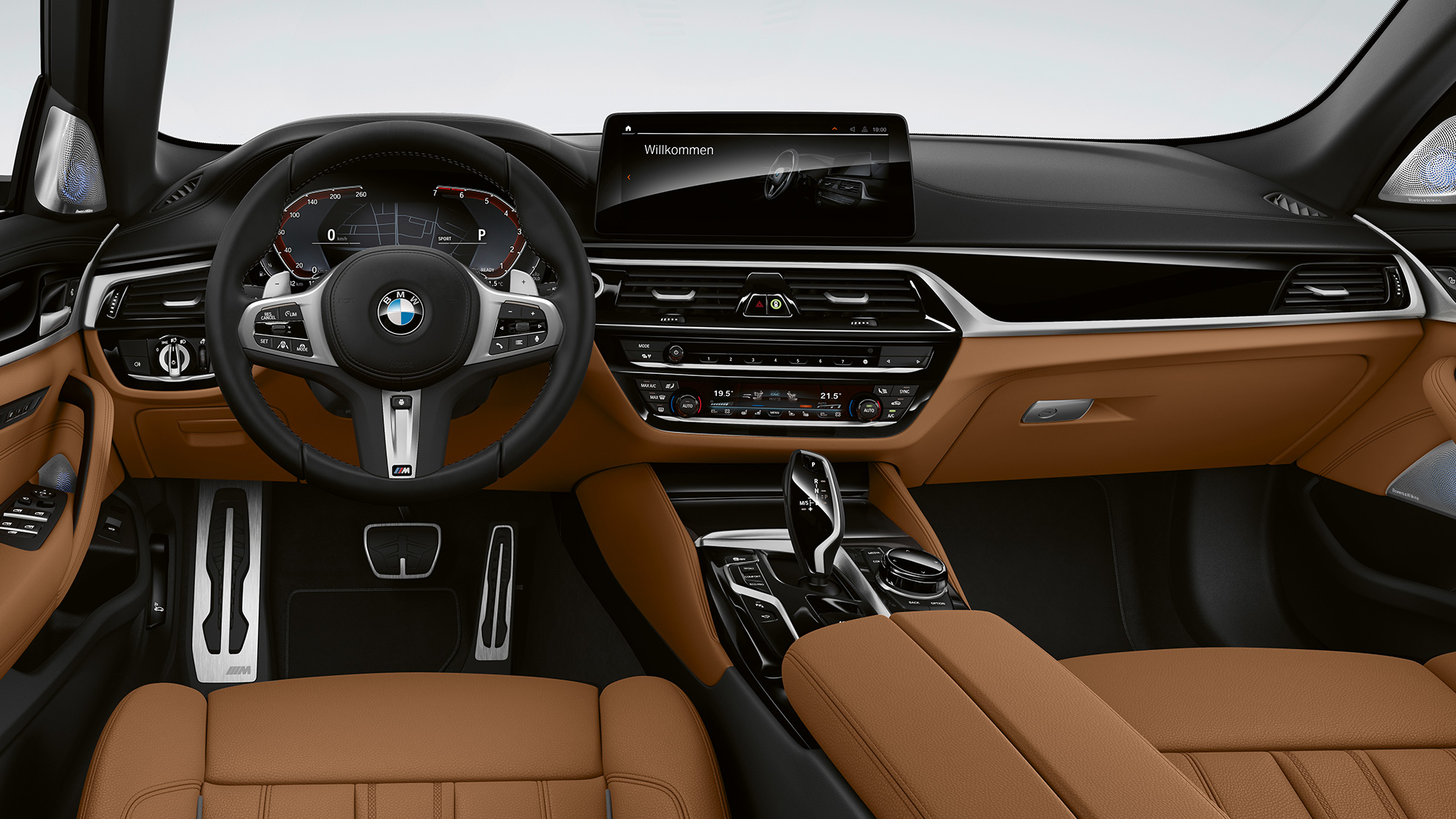 Cockpit della BMW Serie 5 Touring G31, pacchetto sportivo M Cockpit della BMW Serie 5 Touring 530e G31 2020 pacchetto sportivo M in pelle Dakota Cognac con cuciture Exclusive e cadenino a contrasto, interni