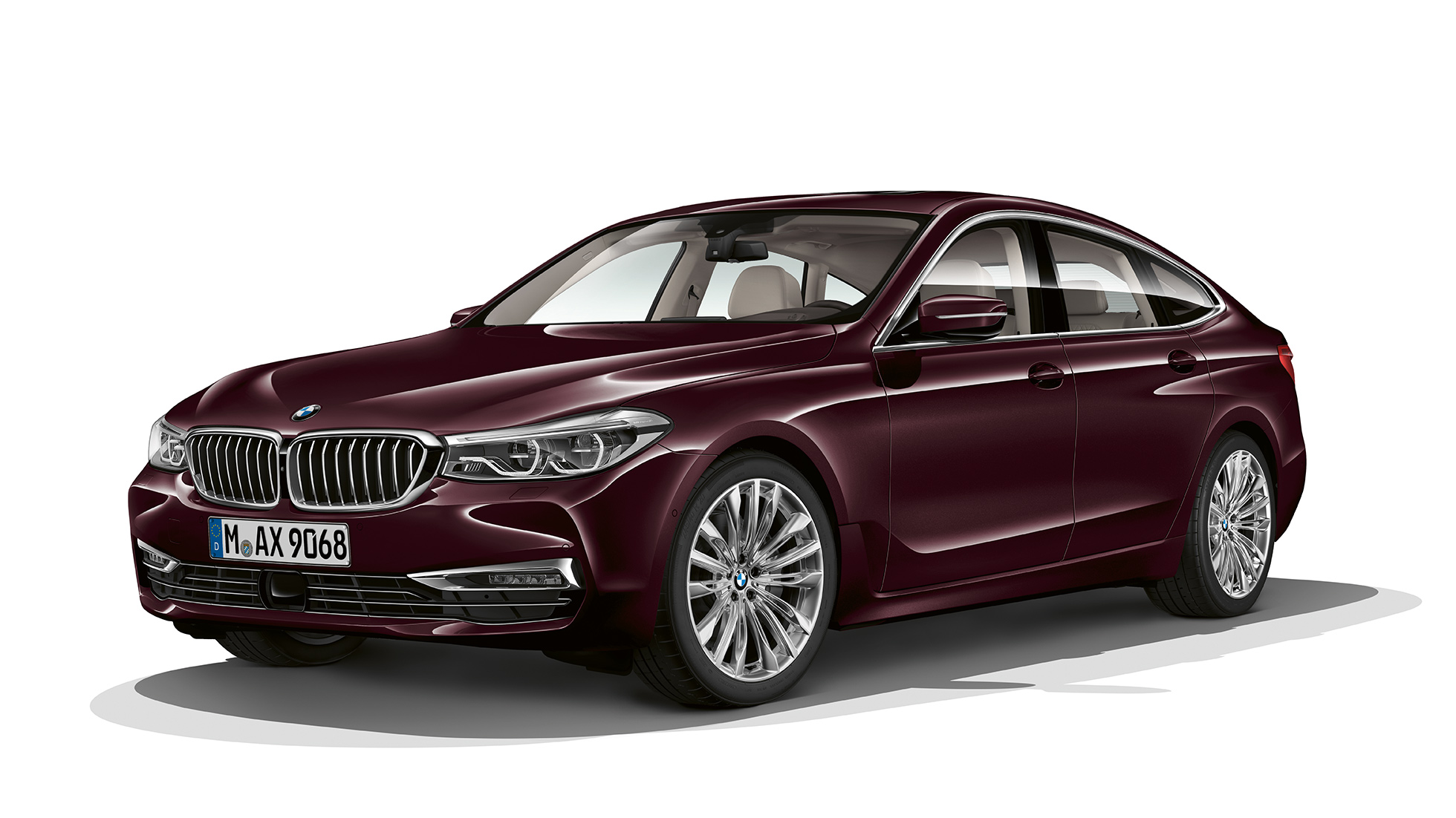BMW Serie 6 Gran Turismo G32 versione Luxury Vista anteriore a tre quarti BMW Serie 6 Gran Turismo G32 2017 Versione Luxury Royal Burgundy Red Vista anteriore a tre quarti