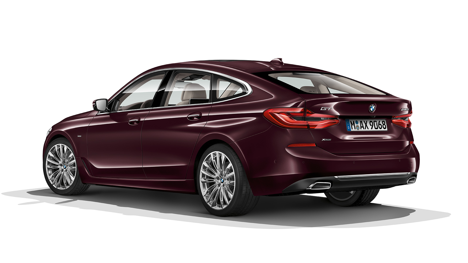 BMW Serie 6 Gran Turismo G32 Versione Luxury Vista posteriore a tre quarti BMW Serie 6 Gran Turismo G32 2017 Versione Luxury Royal Burgundy Red Vista posteriore a tre quarti