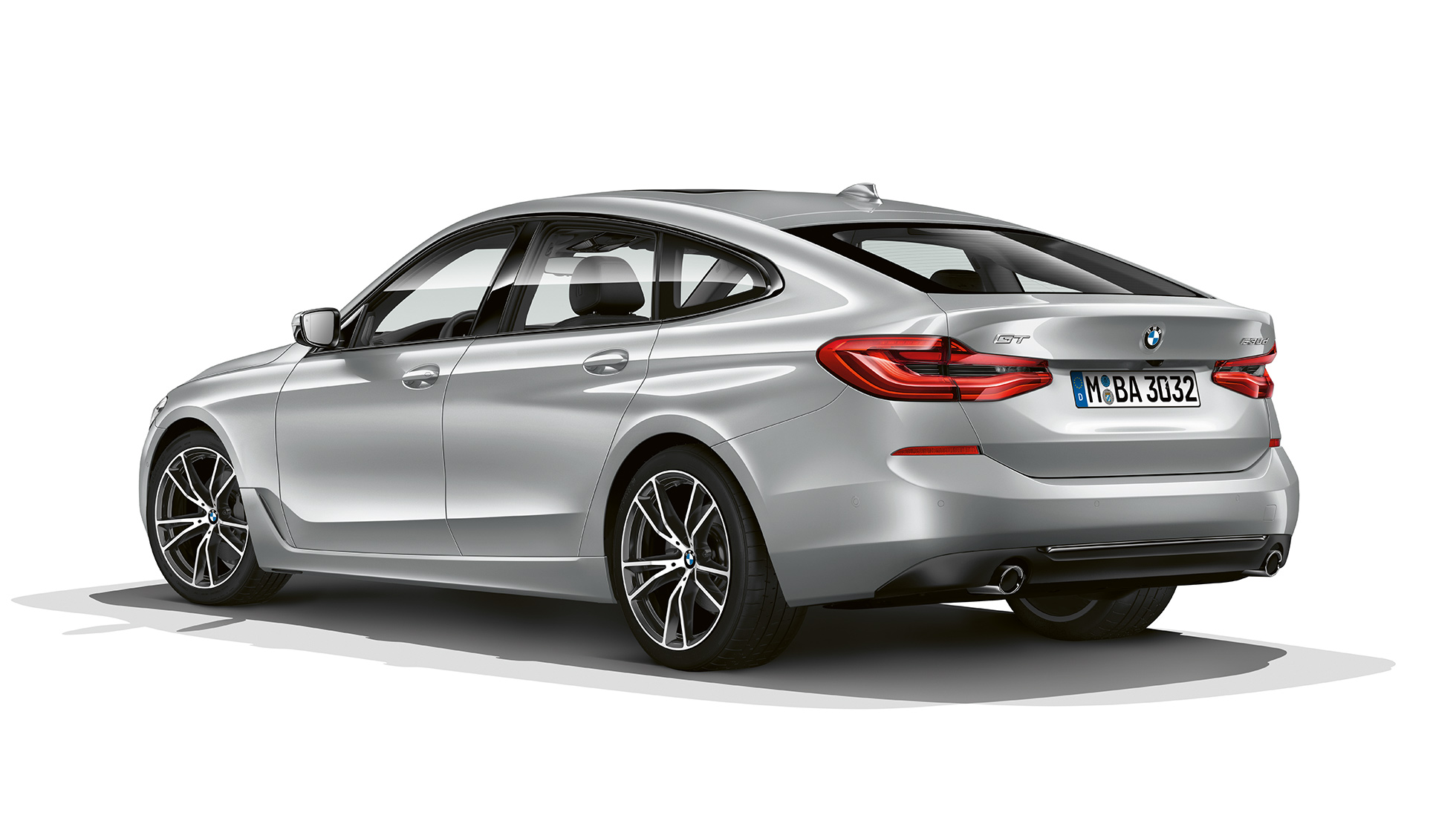 BMW Serie 6 Gran Turismo G32 Versione Sport Vista posteriore a tre quarti BMW Serie 6 Gran Turismo G32 2017 Versione Sport Glacier Silver metallizzato Vista posteriore a tre quarti