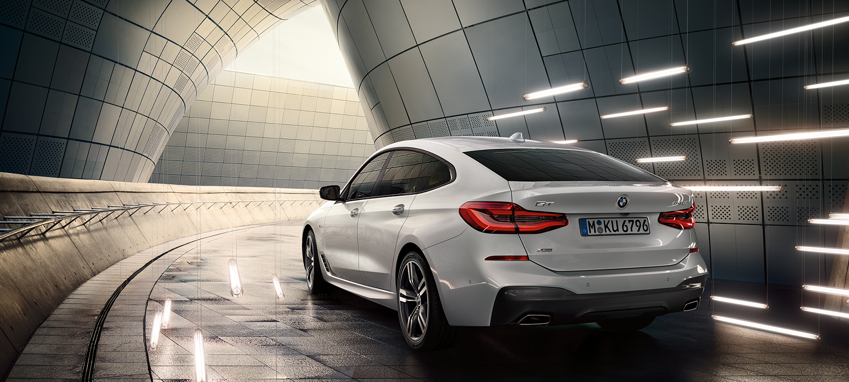 BMW Serie 6 Gran Turismo G32 Vista posteriore a tre quarti BMW Serie 6 Gran Turismo G32 2017 Mineral White metallizzato Vista posteriore a tre quarti