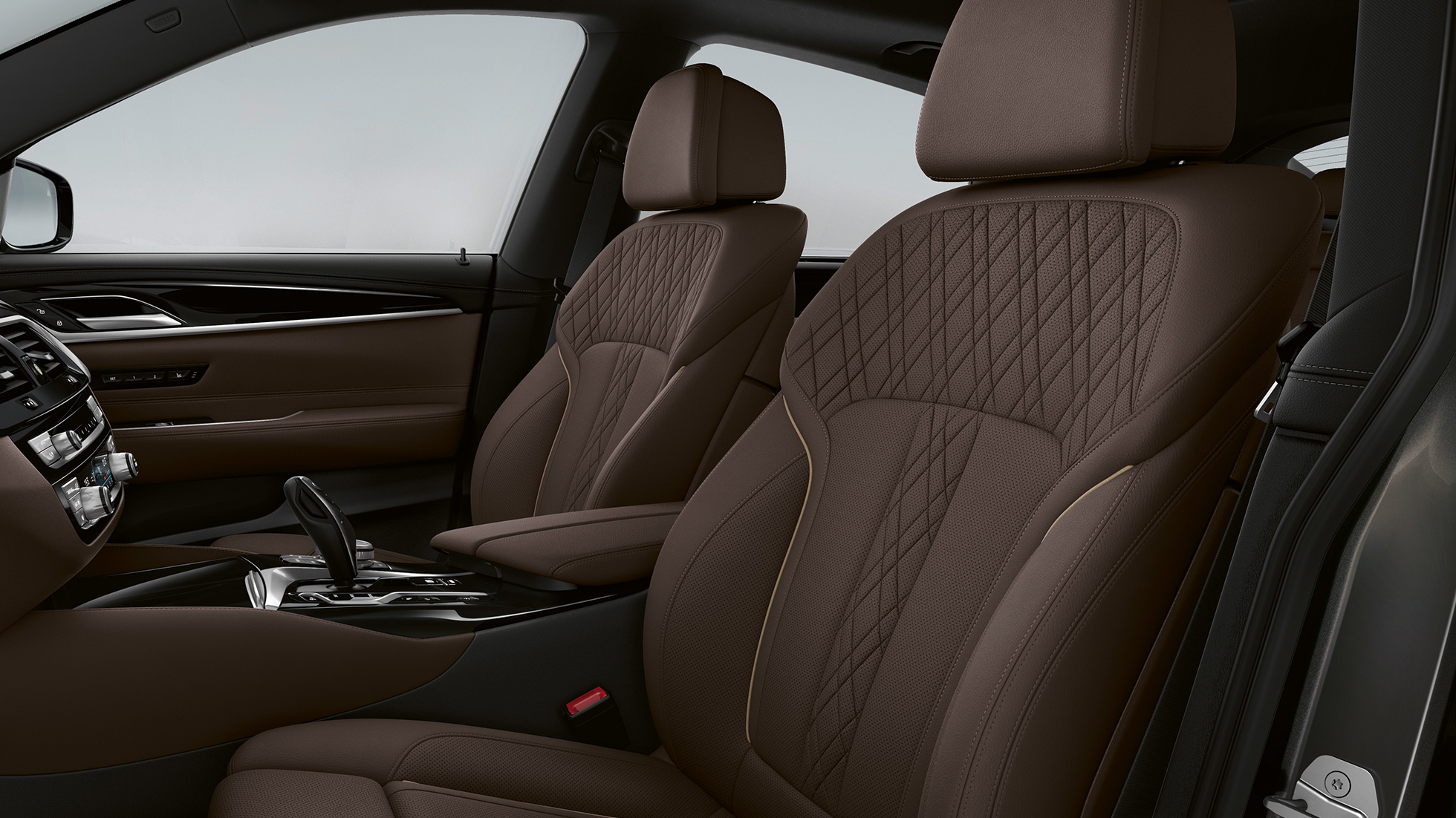 Imbottitura della BMW Serie 6 Gran Turismo Versione Luxury G32 2020 Imbottitura in pelle Esclusive Nappa Mocha della BMW Serie 6 Gran Turismo G32 640d xDrive 2020 Versione Luxury, interni
