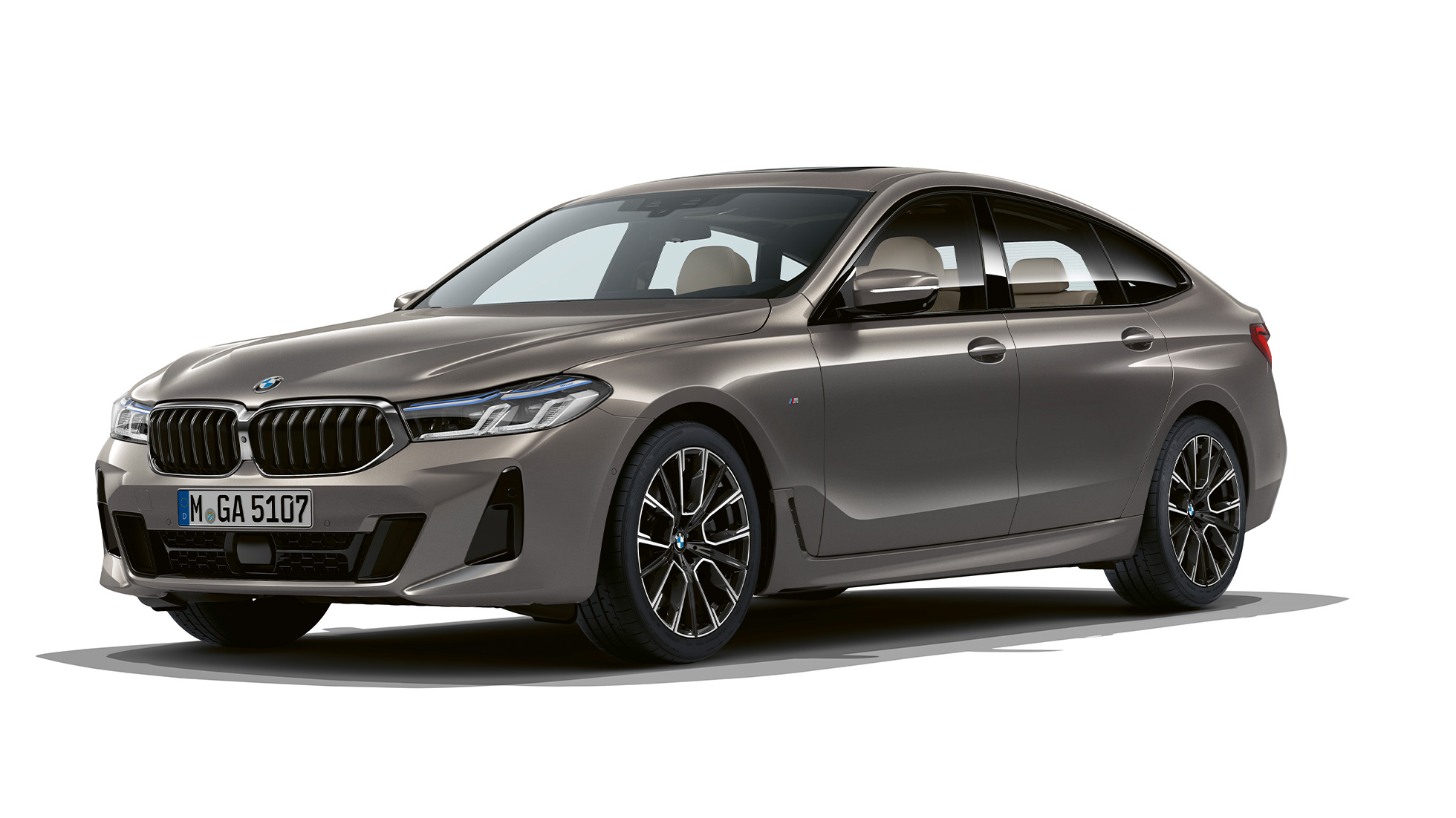 BMW Serie 6 Gran Turismo pacchetto sportivo M G32 2020 BMW Serie 6 Gran Turismo G32 640i xDrive 2020 M pacchetto sportivo M in Bernina Grey Amber Effect, vista anteriore a tre quarti