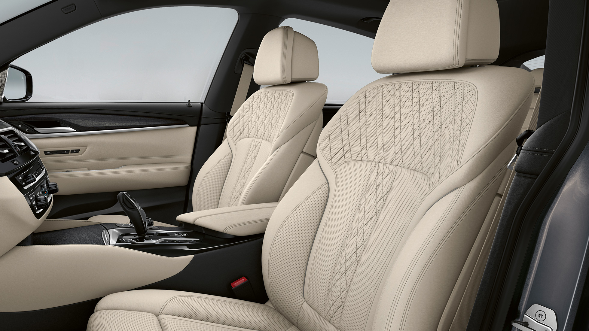 Imbottitura BMW Serie 6 Gran Turismo pacchetto sportivo M G32 2020 Imbottitura in pelle Exclusive Nappa Ivory White della BMW Serie 6 Gran Turismo G32 640i xDrive 2020 pacchetto sportivo M, interni