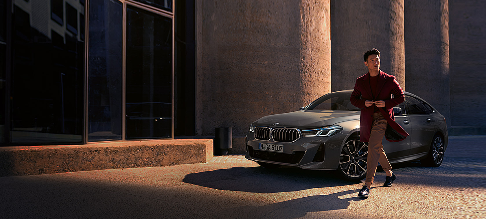BMW Serie 6 Gran Turismo 640i xDrive G32 2020 Bernina Grey Uomo davanti a BMW, vista anteriore a tre quarti, ferma