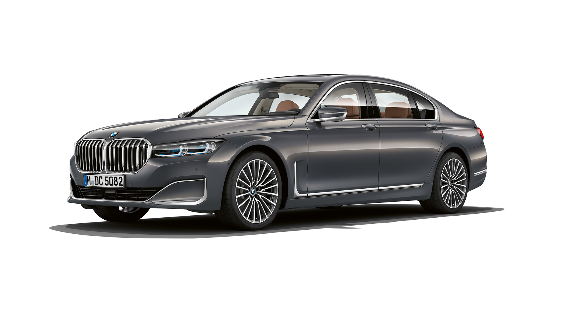 BMW Serie 7 Berlina con design degli esterni Excellence in vista frontale a tre quarti G11 BMW Serie 7 Berlina grigia con design degli esterni Excellence in vista frontale a tre quarti G11