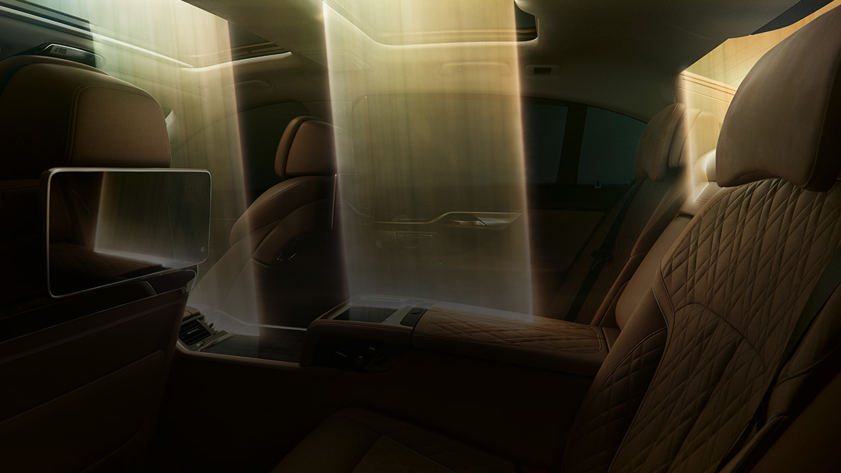 BMW Serie 7 Berlina interni Nuova BMW Serie 7 Berlina interni: Incidenza della luce attraverso il tettuccio panoramico in vetro