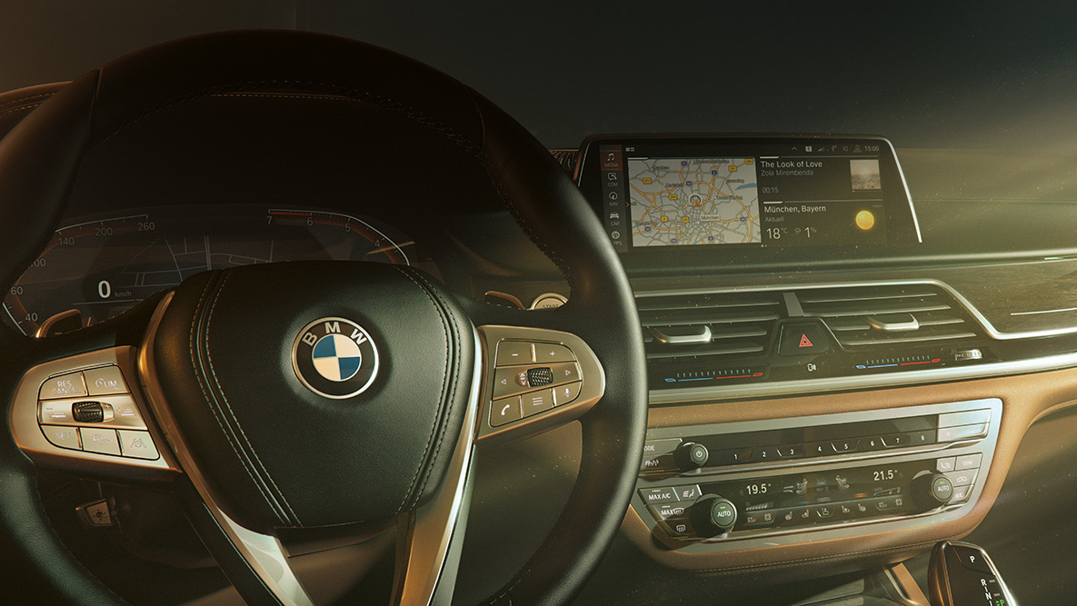 Nuova BMW Serie 7 Berlina BMW Remote Software Upgrade BMW Remote Software Upgrade: primo piano della strumentazione