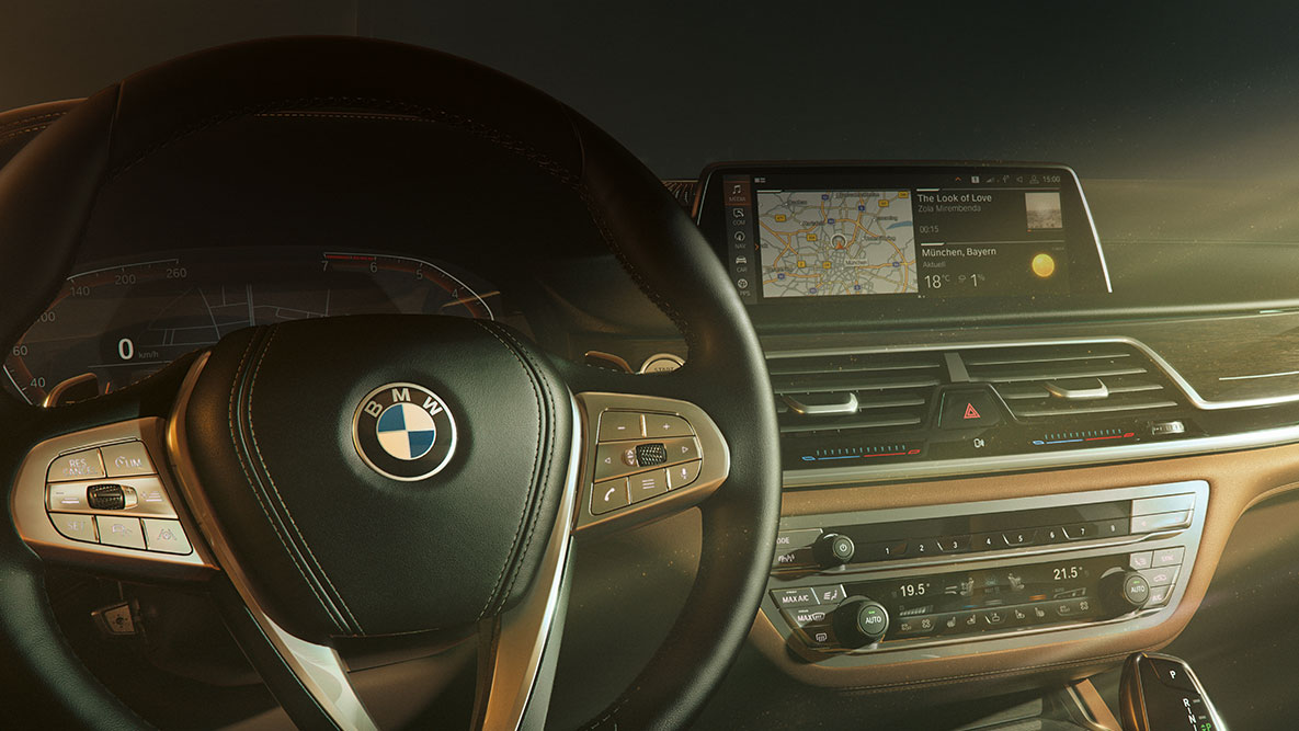 BMW Serie 7 Berlina BMW Remote Software Upgrade BMW Remote Software Upgrade: primo piano della strumentazione
