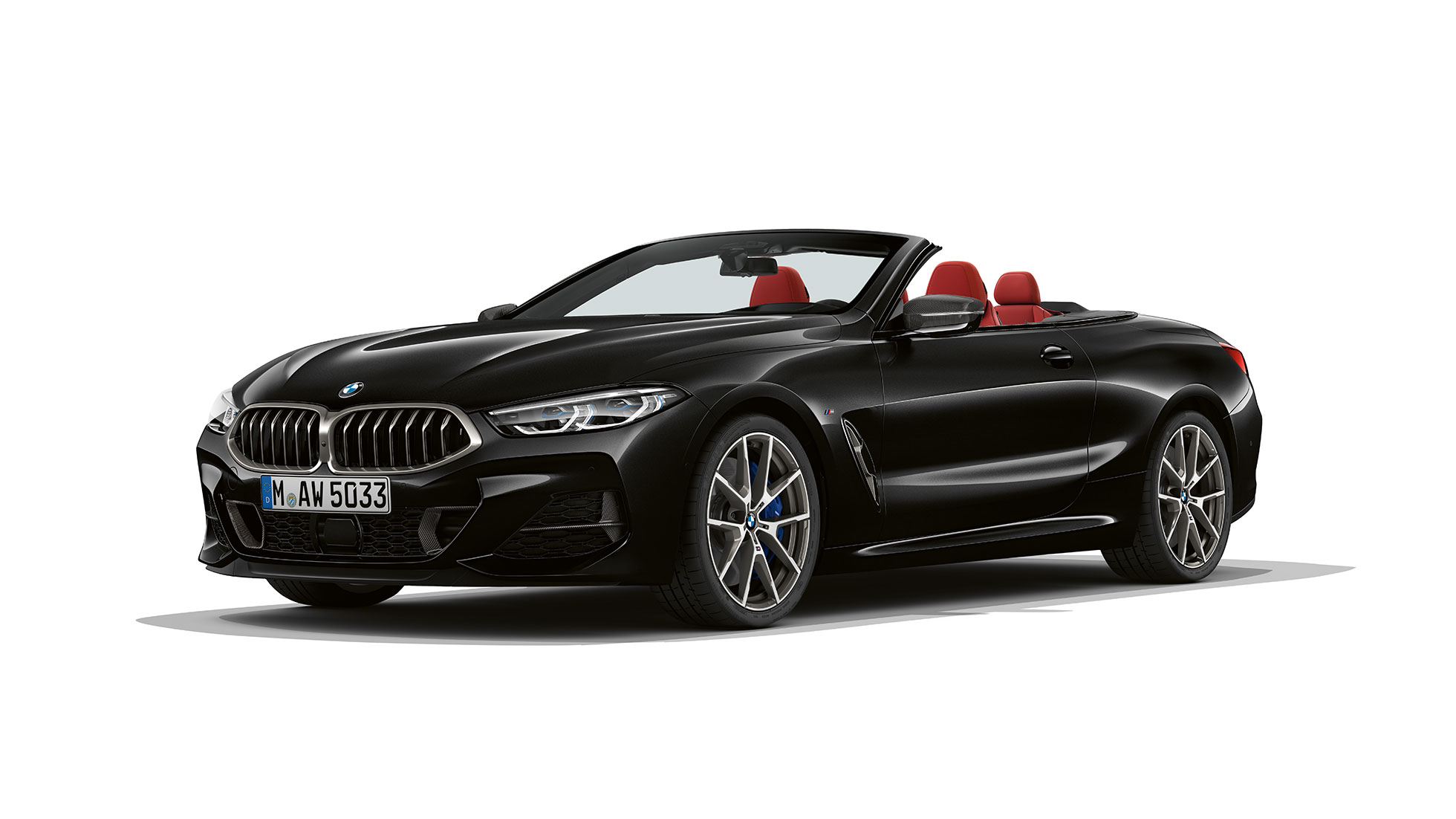 Nuova BMW M850i xDrive, Carbon Black metallic, vista frontale a tre quarti G14. Nuova BMW M850i xDrive, Carbon Black metallic, vista frontale a tre quarti G14.