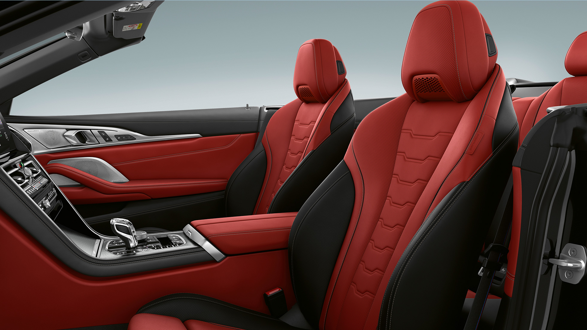 Nuova BMW M850i xDrive, Carbon Black metallic, rivestimenti interni in Pelle Merino estesa BMW Individual Fiona Red/Black G14. Nuova BMW M850i xDrive, Carbon Black metallic, rivestimenti interni in Pelle Merino estesa BMW Individual Fiona Red/Black G14.