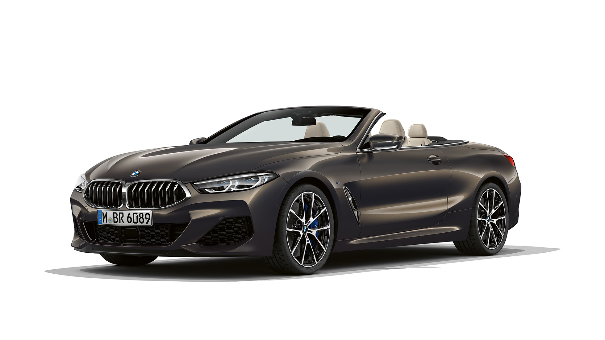 Nuova BMW M850i xDrive, Dravit Grey metallic, vista frontale a tre quarti G14. Nuova BMW M850i xDrive, Dravit Grey metallic, vista frontale a tre quarti G14.