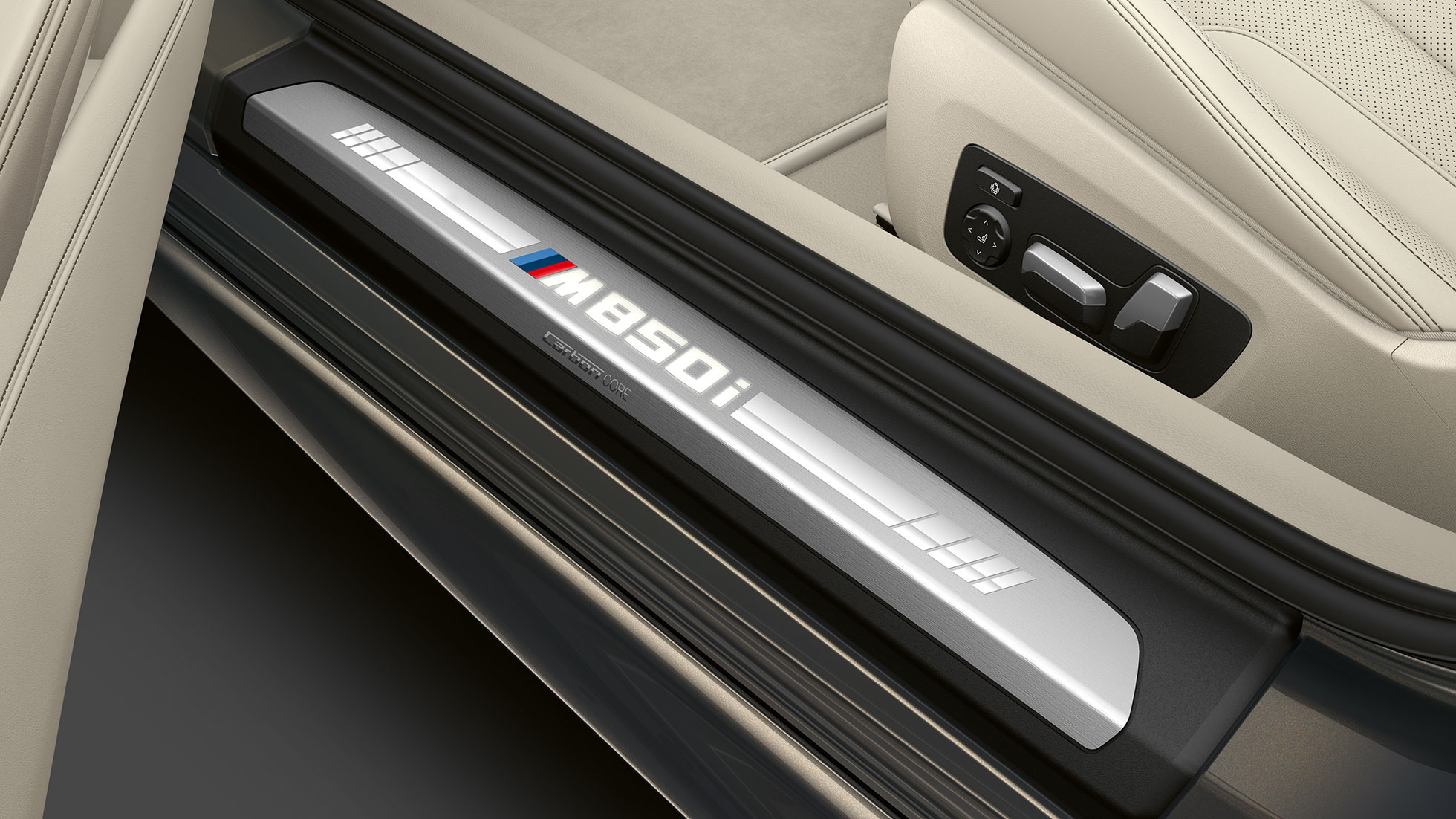 Nuova BMW M850i xDrive, Dravit Grey metallic, listello battitacco G14. Nuova BMW M850i xDrive, Dravit Grey metallic, listello battitacco G14.