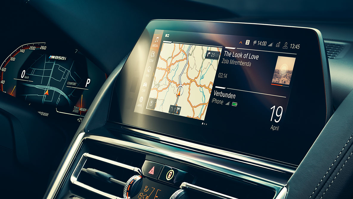 BMW Serie 8 Coupé, BMW Live Cockpit Professional. Abitacolo della BMW Serie 8 Coupé con Control Display e BMW Live Cockpit Professional.
