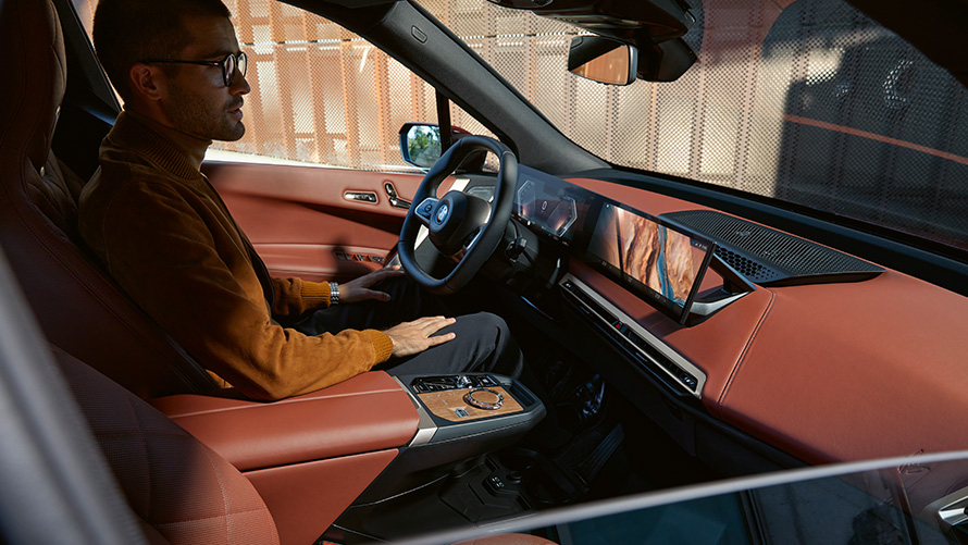 SUV elettrico BMW iX i20 Interni SUV elettrico BMW iX i20 2021 Interni Suite pelle Castanea