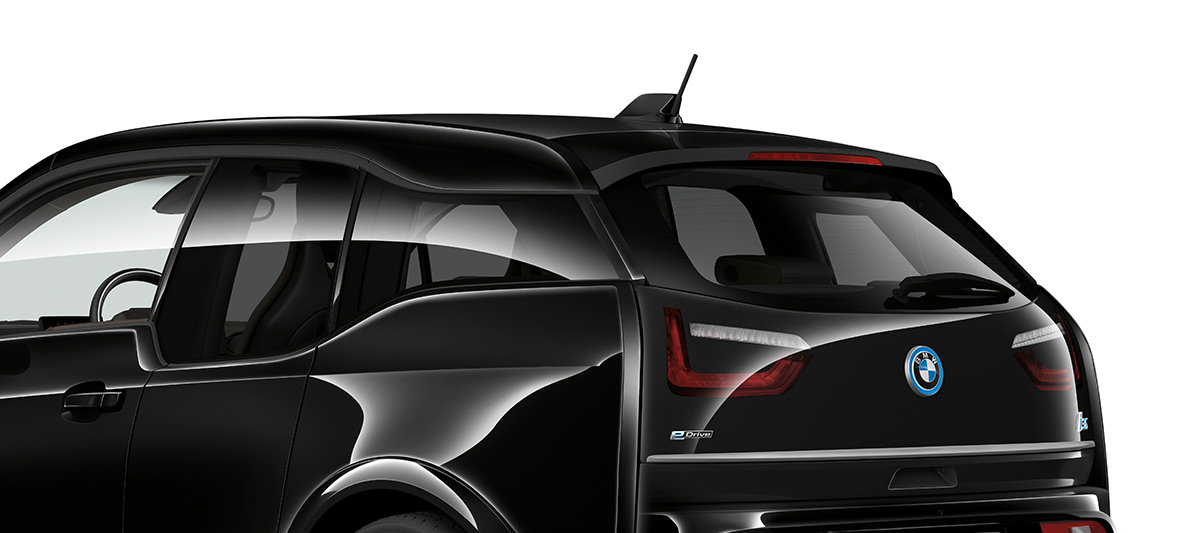 BMW i3s Edition RoadStyle 2019 vista posteriore a tre quarti BMW i3s Edition RoadStyle Fluid Black con profilo in E-Copper vista posteriore a tre quarti
