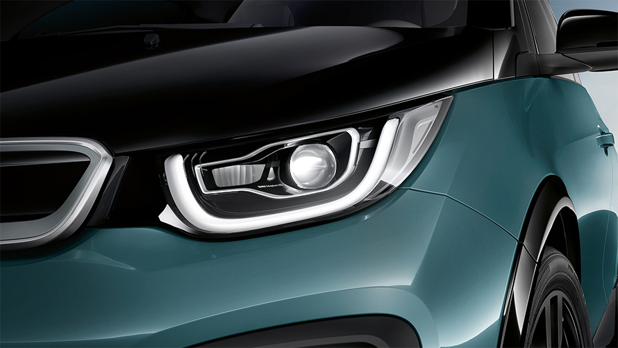 BMW i3 I01 2018 Blue Ridge Mountain con profilo in Frozen Grey metallizzato primo piano proiettori anteriori a LED
