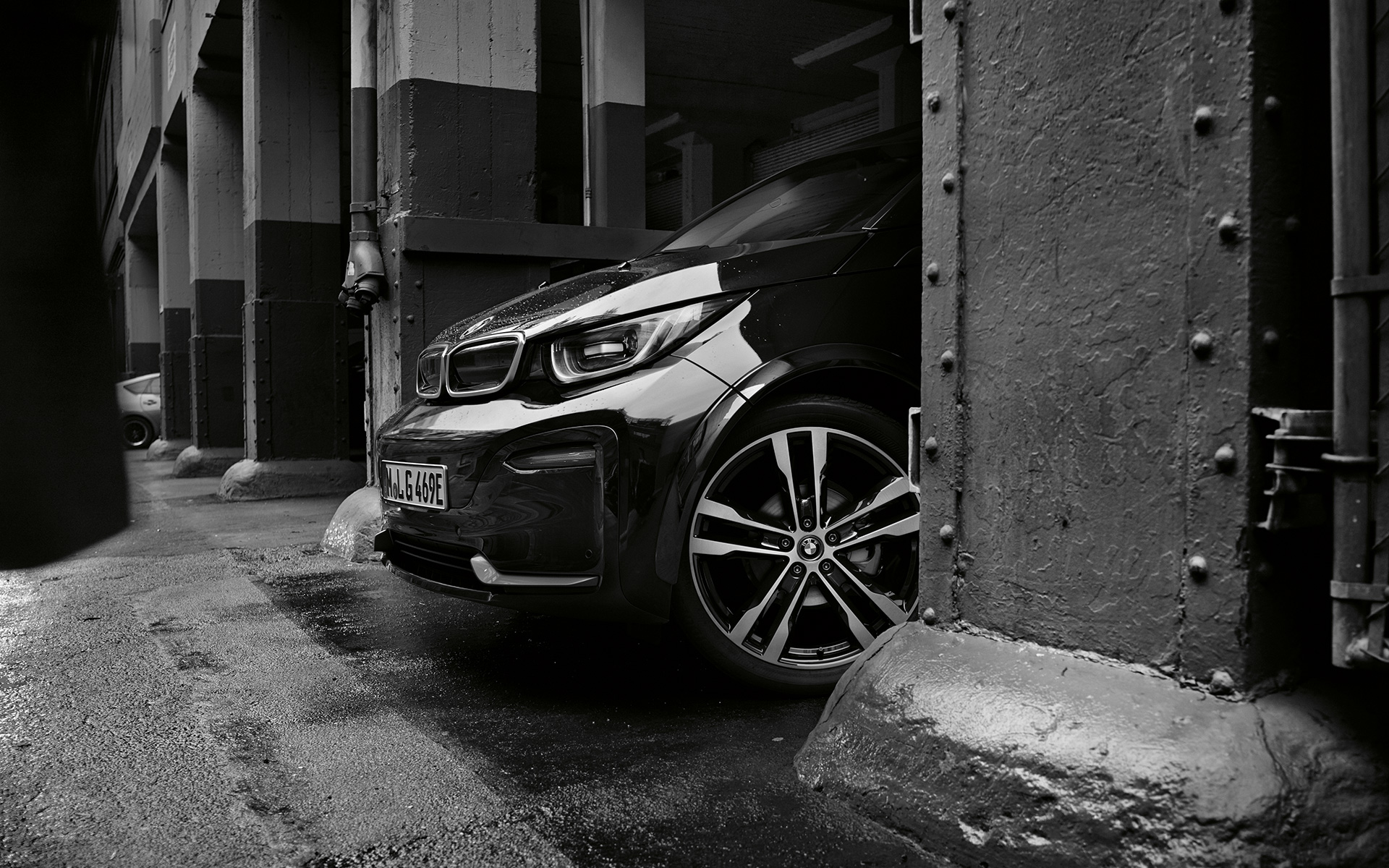 BMW i3s I01 2018 Fluid Black con profilo in BMW i Blue vista laterale frontale