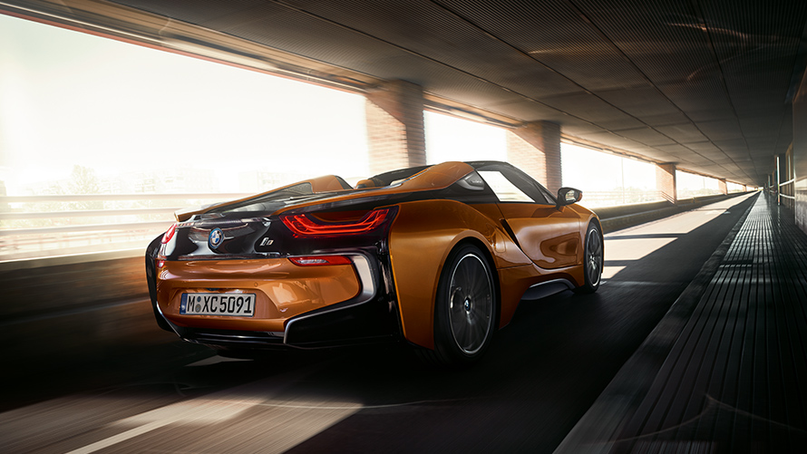 BMW i8 Roadster. Velocissima e Rivoluzionaria I15. BMW i8 Roadster. Velocissima e Rivoluzionaria I15.
