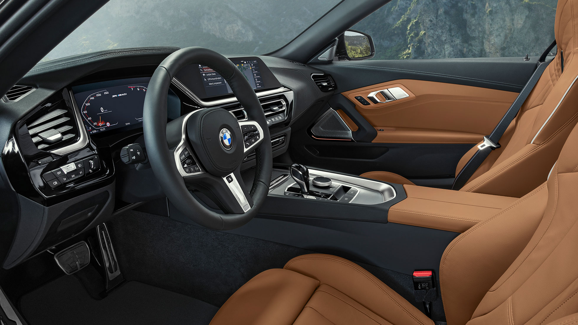 Abitacolo della BMW Z4 M40i G29 Volante della BMW Z4 Roadster M40i G29 2019 abitacolo