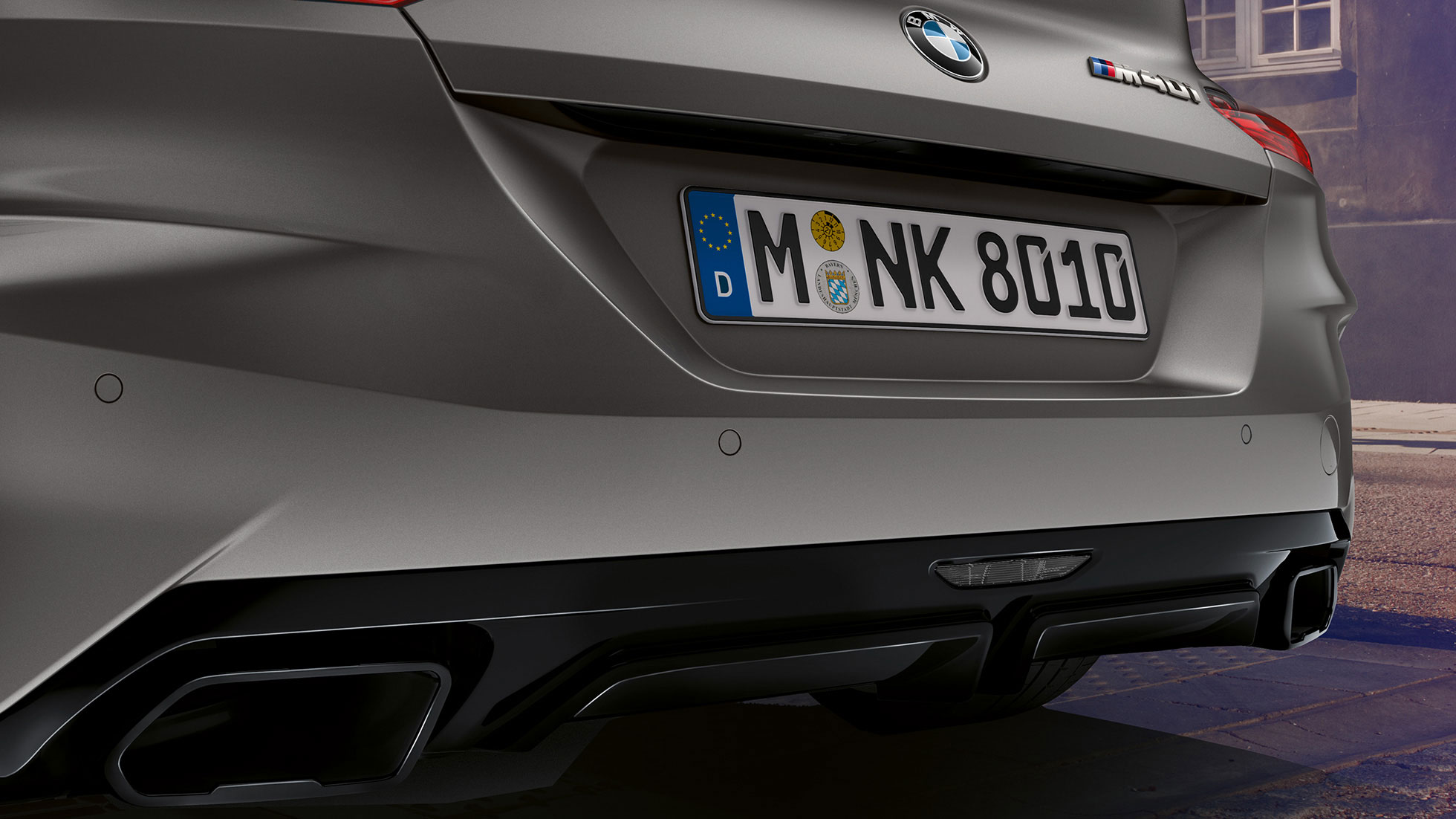 Modanature dei terminali di scarico della BMW Z4 M40i Modanature dei terminali di scarico della BMW Z4 Roadster M40i G29 2019 BMW Individual Frozen Grey metallizzato primo piano