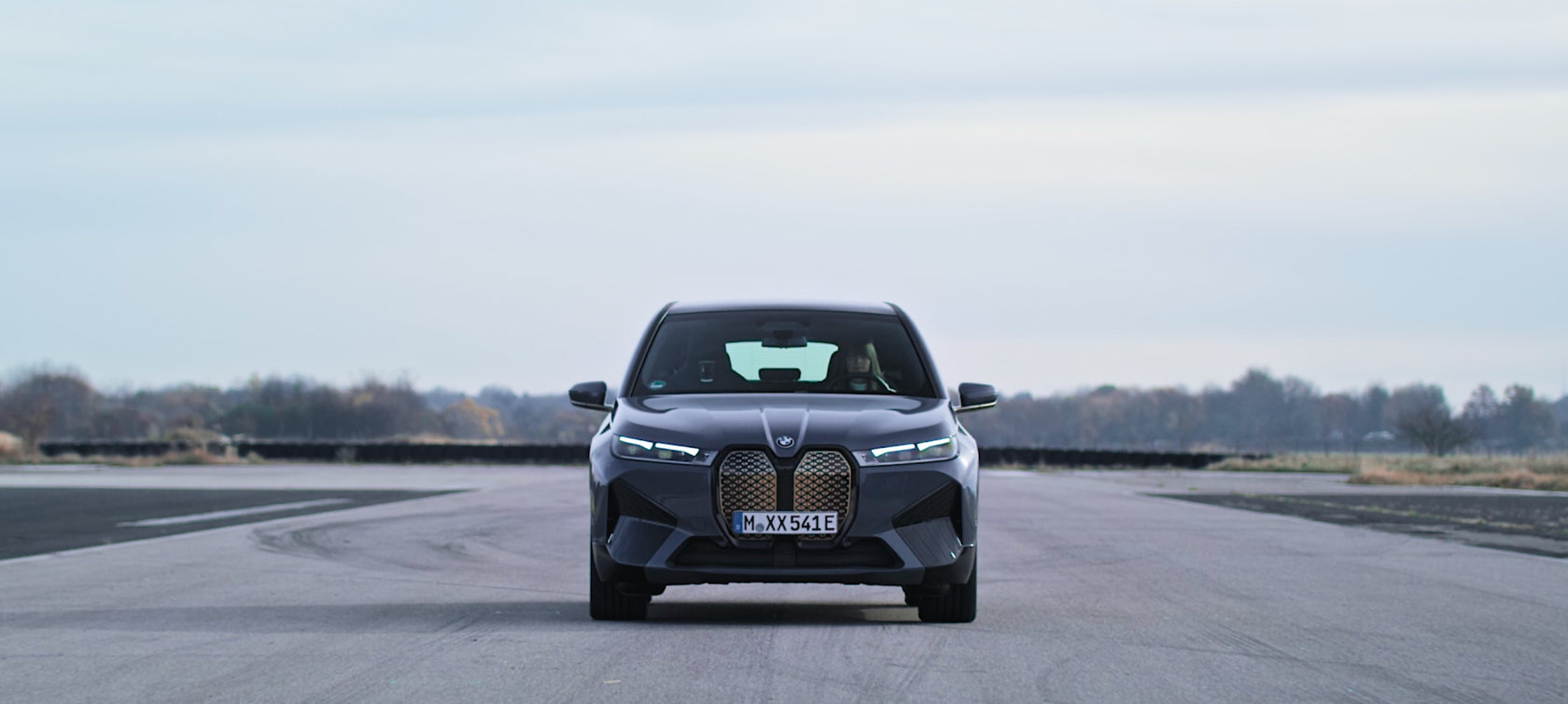Launch Control BMW M IconicSounds Electric BMW iX M60 i20 2022 BMW Individual Storm Bay metallizzato Video BMW iX M60 i20 2BMW iX M60 i20 2022 BMW Individual Storm Bay metallizzato Accelerazione modalità di guida SPORT+ Launch Control Start BMW M IconicSounds Electric Video022 Oxid Grey metallizzato Accelerazione Modalità di guida SPORT+ Launch Control Start BMW M IconicSounds Electric Video