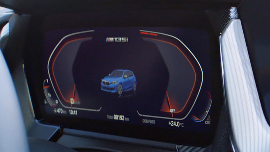 BMW M135i xDrive (F40) in Misano Blue M metallizzato in un video BMW M135i xDrive (F40) in Misano Blue M metallizzato in un video