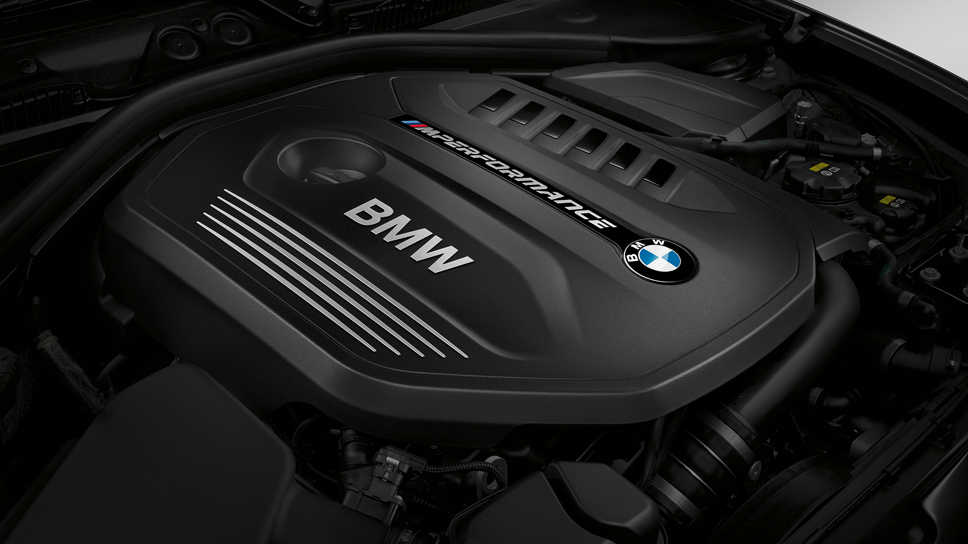 Motore benzina M TwinPower Turbo a 6 cilindri della BMW M240i Coupé F22 Motore benzina M TwinPower Turbo a 6 cilindri della BMW M240i Coupé F22 2017 Sunset Orange metallizzato