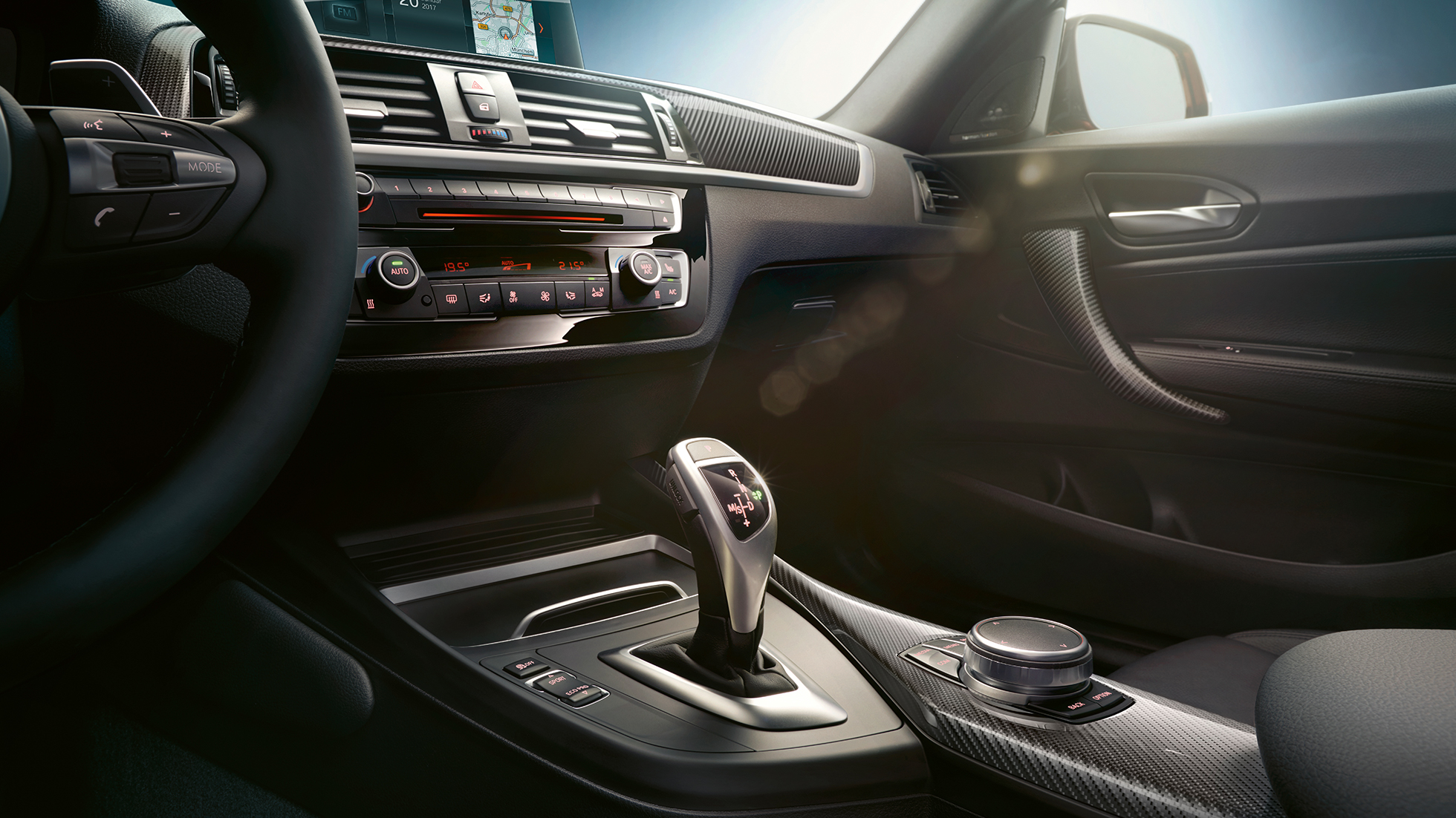 Leva cambio della BMW M240i Coupé F22 Leva cambio della BMW M240i Coupé F22 2017, abitacolo