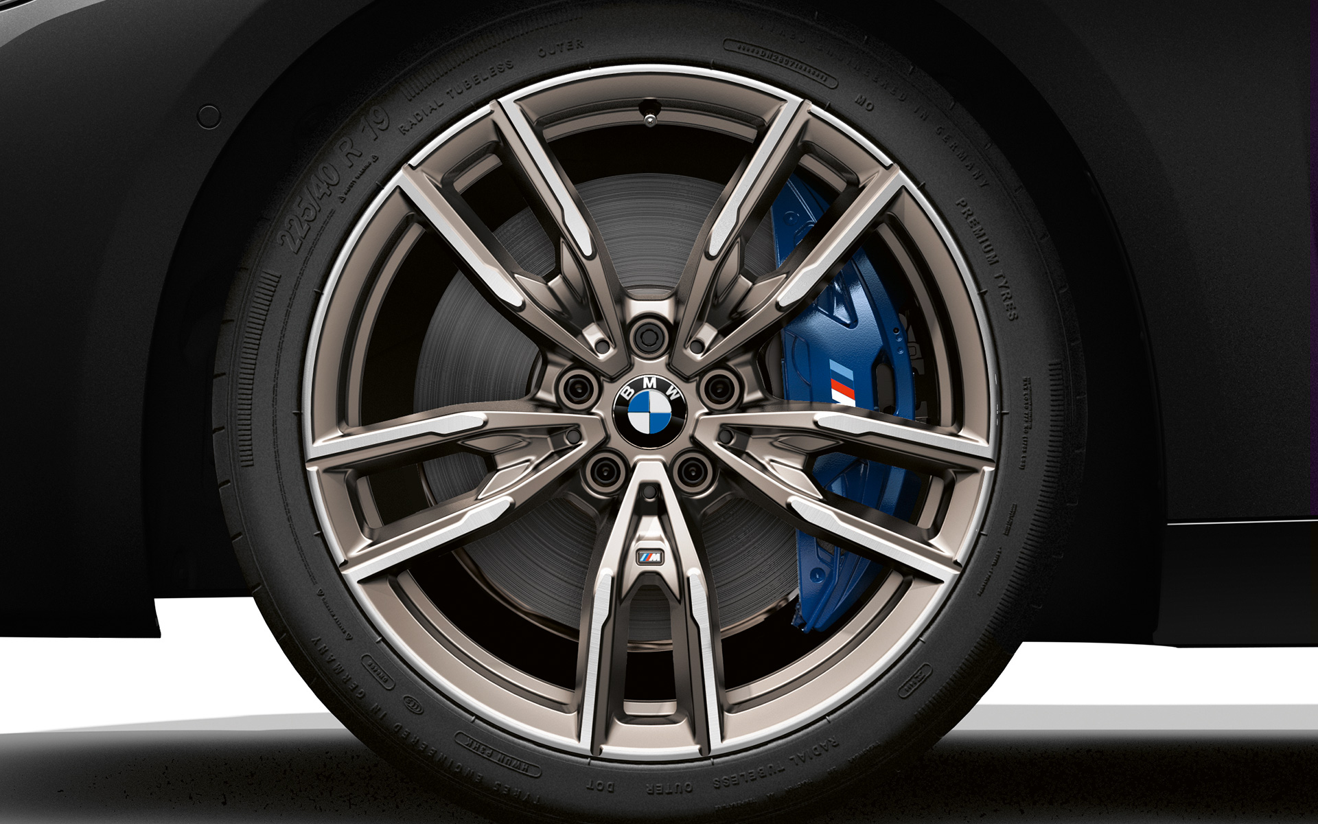 BMW M240i G42 Freni sportivi M in blu scuro metallizzato Freni sportivi M in blu scuro metallizzato della BMW M240i G42