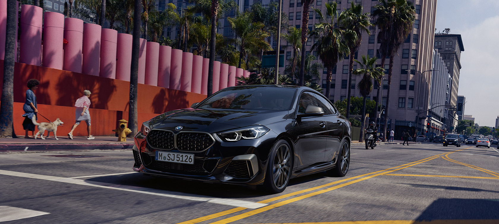 BMW M235i xDrive Gran Coupé, vista anteriore a tre quarti BMW M235i xDrive Gran Coupé 2020 Black Sapphire metallizzato F44, vista anteriore a tre quarti