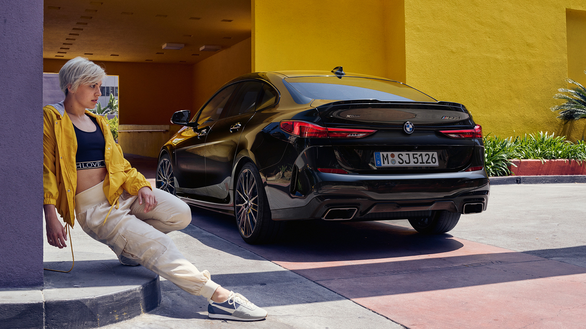 Posteriore della BMW M235i xDrive Gran Coupé F44 Posteriore atletico della BMW M235i xDrive Gran Coupé 2020 Black Sapphire metallizzato F44, vista posteriore a tre quarti
