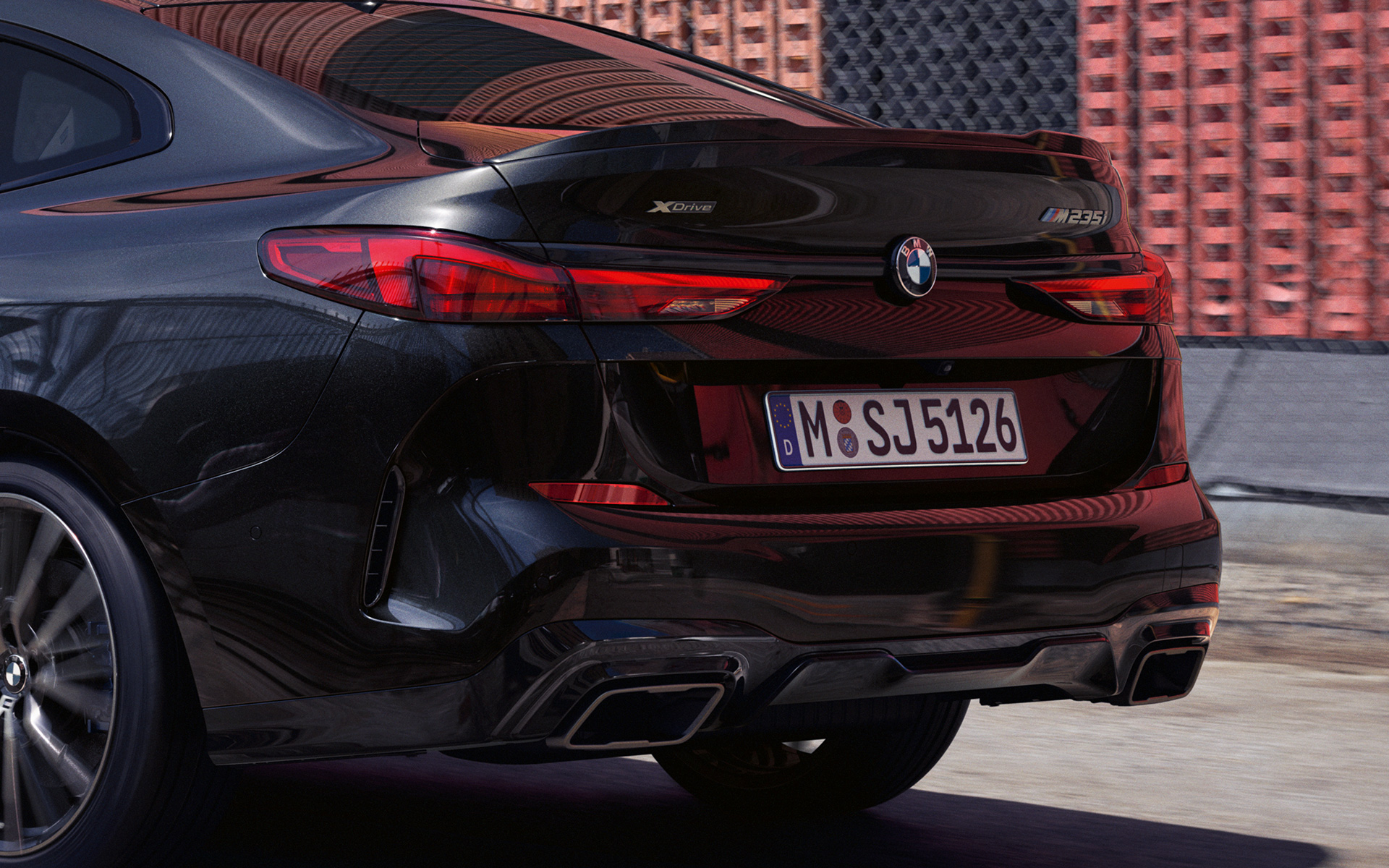 Posteriore della BMW M235i xDrive Gran Coupé F44 Posteriore atletico della BMW M235i xDrive Gran Coupé F44 2020 Black Sapphire metallizzato, vista posteriore a tre quarti