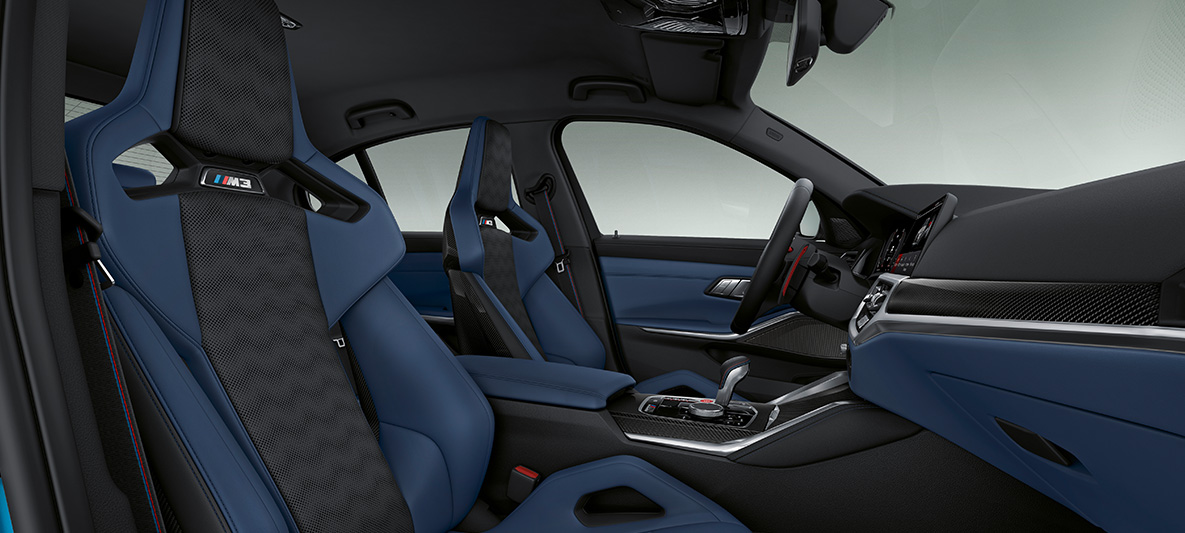 Pelle Merino full a grana fine BMW Individual Fjord Blue/Black BMW M3 Berlina 2021 G80 interni Rivestimenti interni in pelle BMW Individual Merino full a grana fine Fjord Blue/Black BMW M3 Berlina G80 2021 interni Cockpit