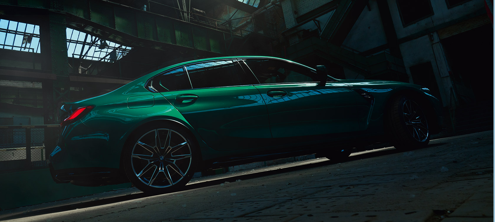 BMW M3 Berlina G80 2020 Vista laterale con prospettiva dal basso BMW M3 Berlina G80 2020 Isle of Man Green metallizzato Vista laterale con prospettiva dal basso