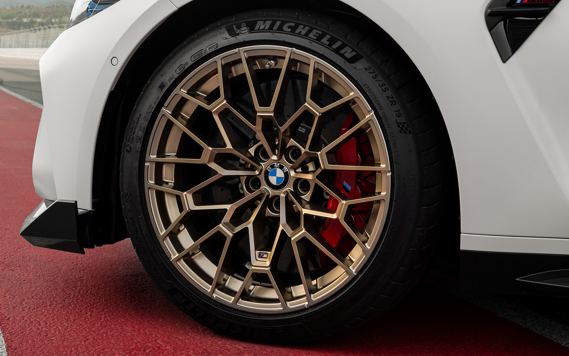 BMW M3 CS G80 con freno carboceramico M optional rosso lucido Freno carboceramico M optional rosso lucido della BMW M3 CS G80