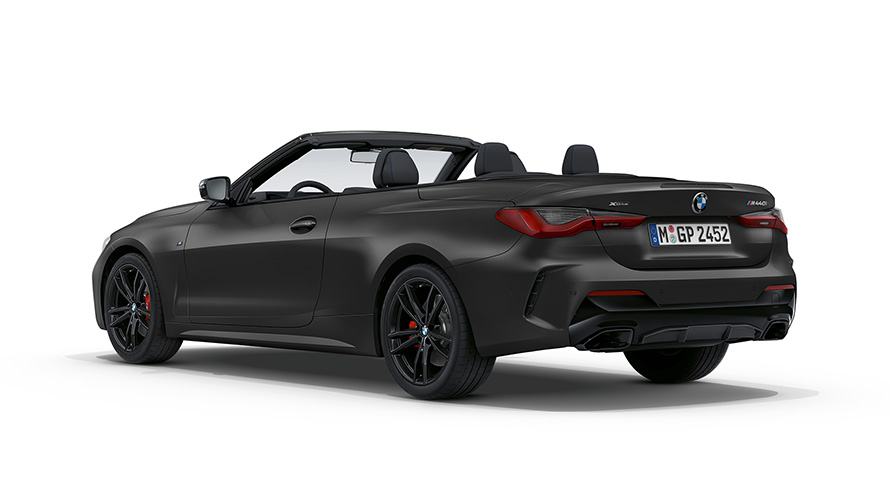 BMW M440i xDrive Cabrio G23 2020 BMW Individual Frozen Deep Grey metallizzato vista posteriore a tre quarti con capote in stoffa aperto