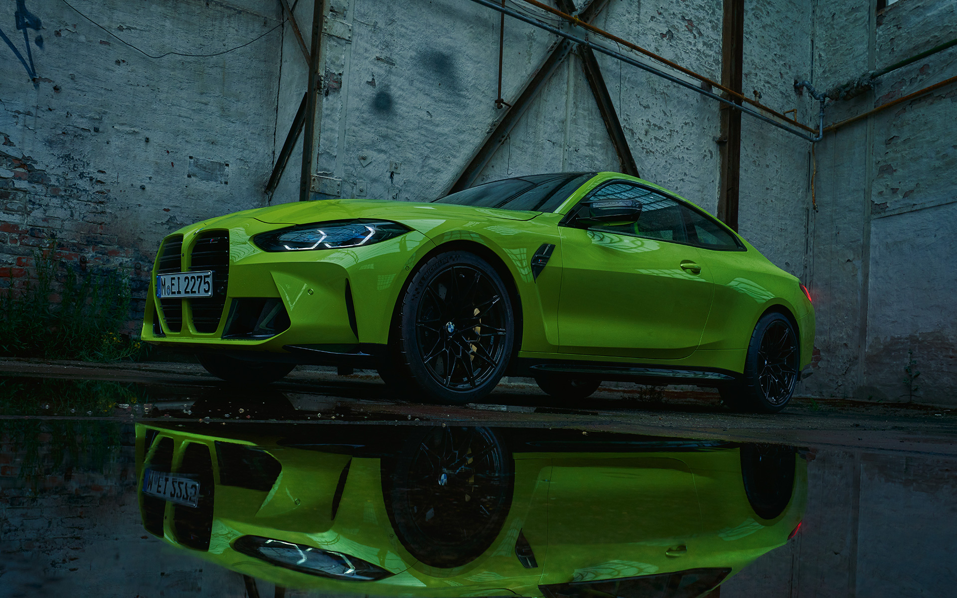 BMW M4 Competition Coupé G82 2020 Sao Paulo Yellow Vista anteriore a tre quarti