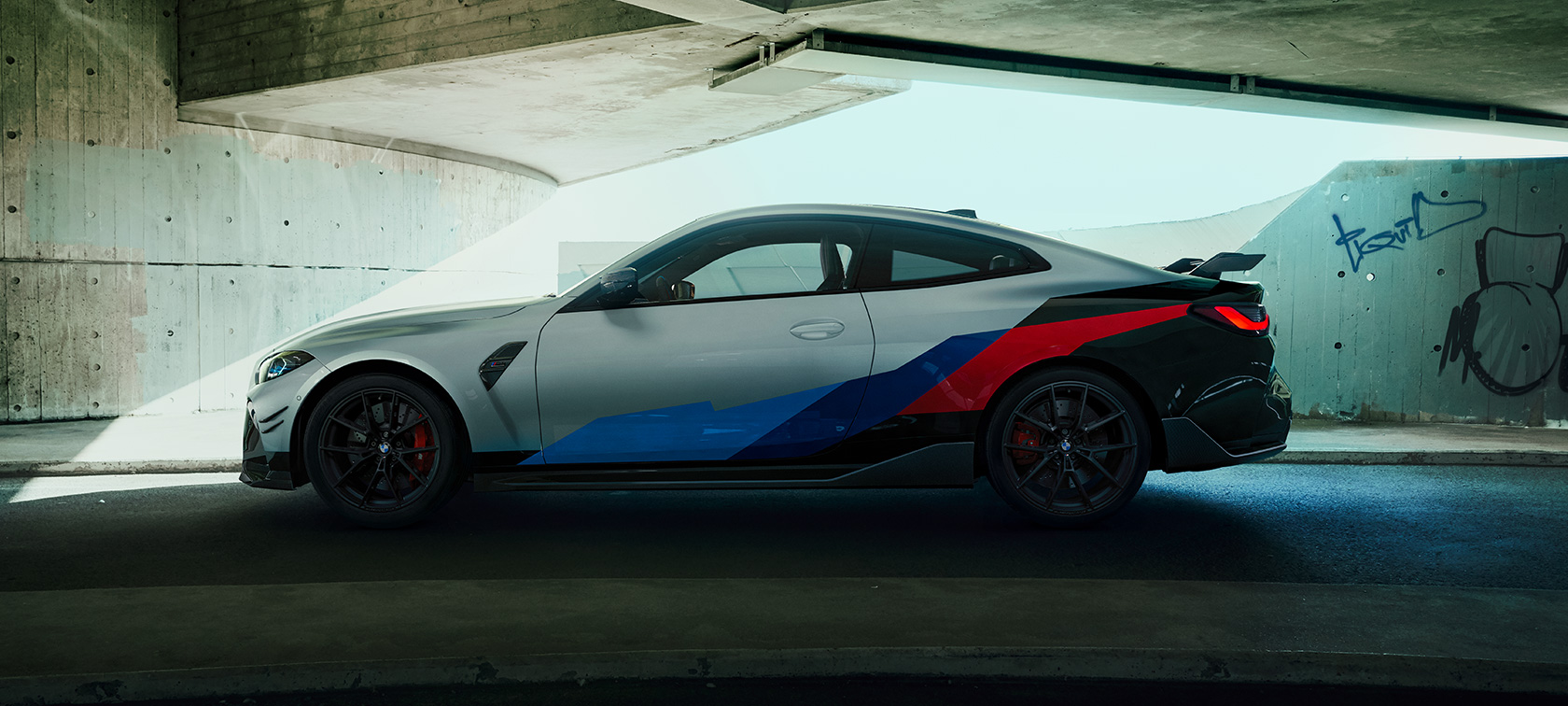 BMW M4 con Accessori BMW M Performance della M4 Coupé G82 2020 BMW M4 Coupé G82 2020 Vista laterale con Accessori BMW M Performance