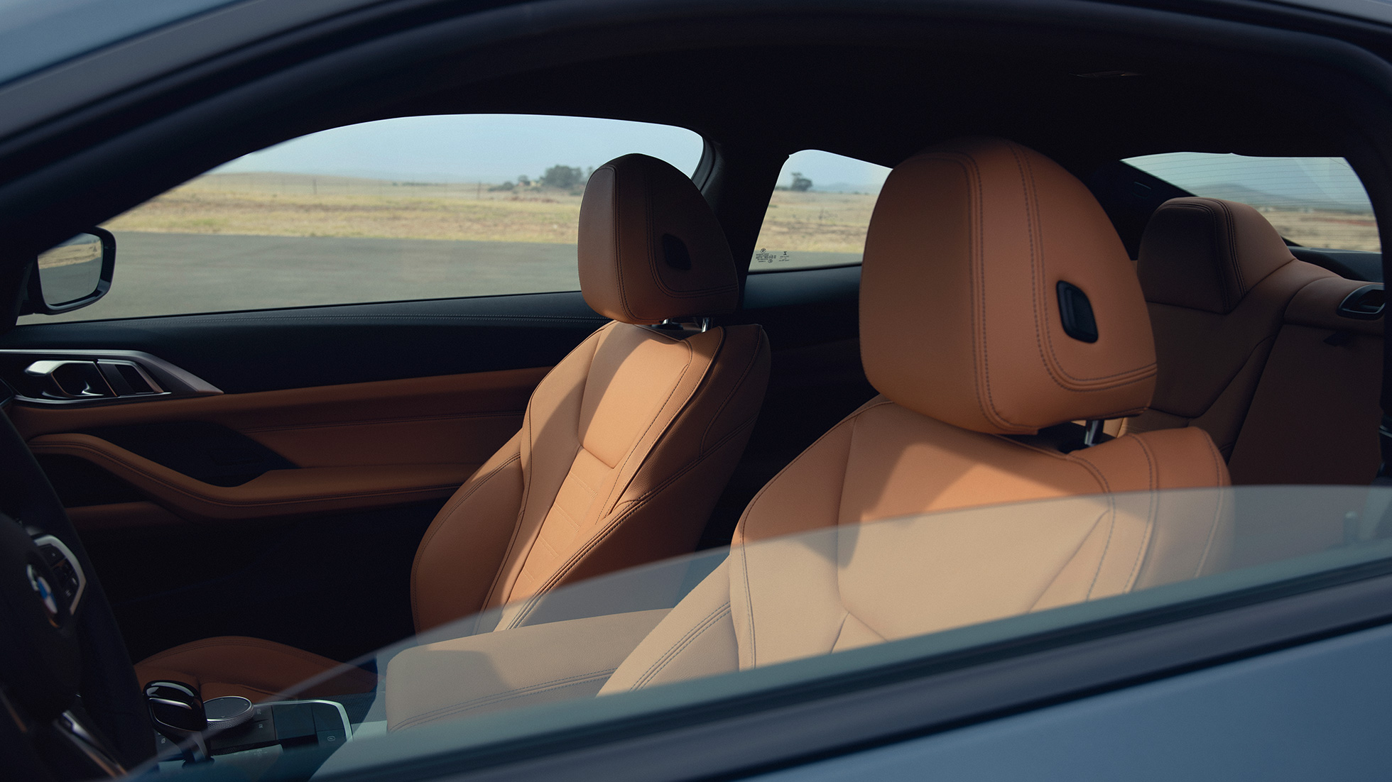Sedili sportivi della BMW M440i xDrive Coupé G22 2020 BMW M440i xDrive Coupé Arctic Race Blue metallizzato G22 2020 interni, sedili sportivi