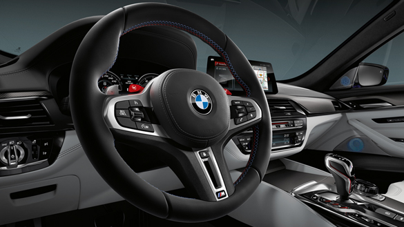 BMW M5 Berlina: dettaglio volante BMW M5 Berlina: dettaglio volante
