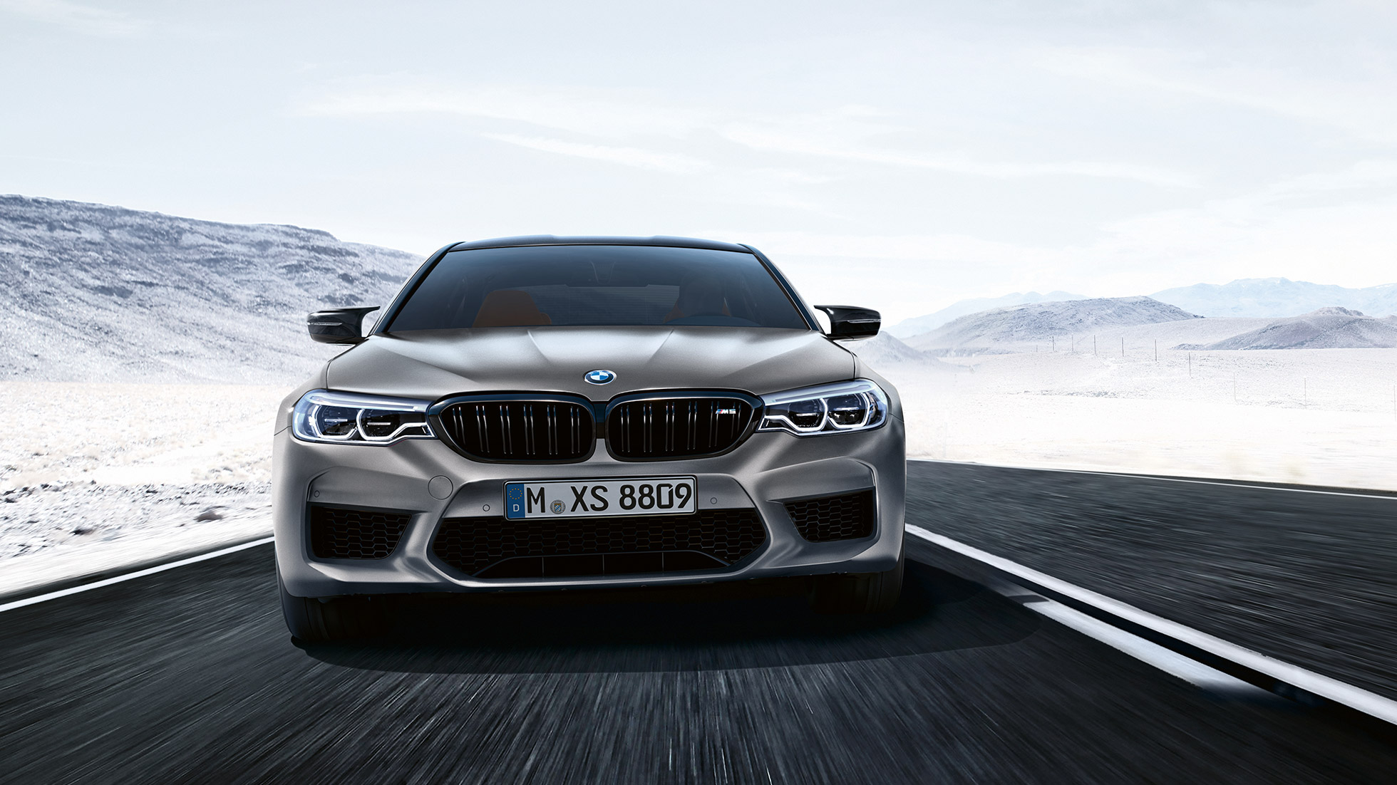 Design dell'anteriore. Design della BMW M5 Competition, vista anteriore.